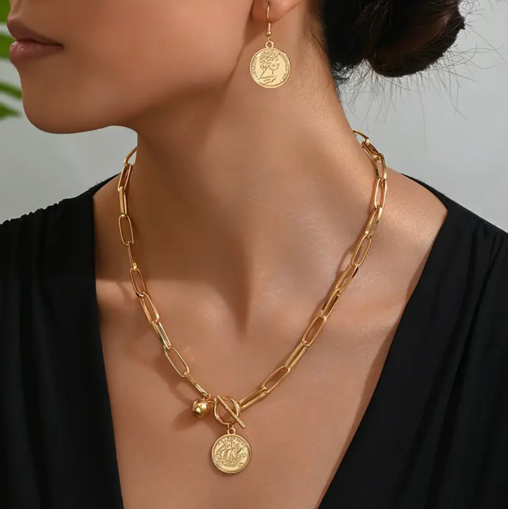 Olivia Portrait Pendant Jewelry Set
